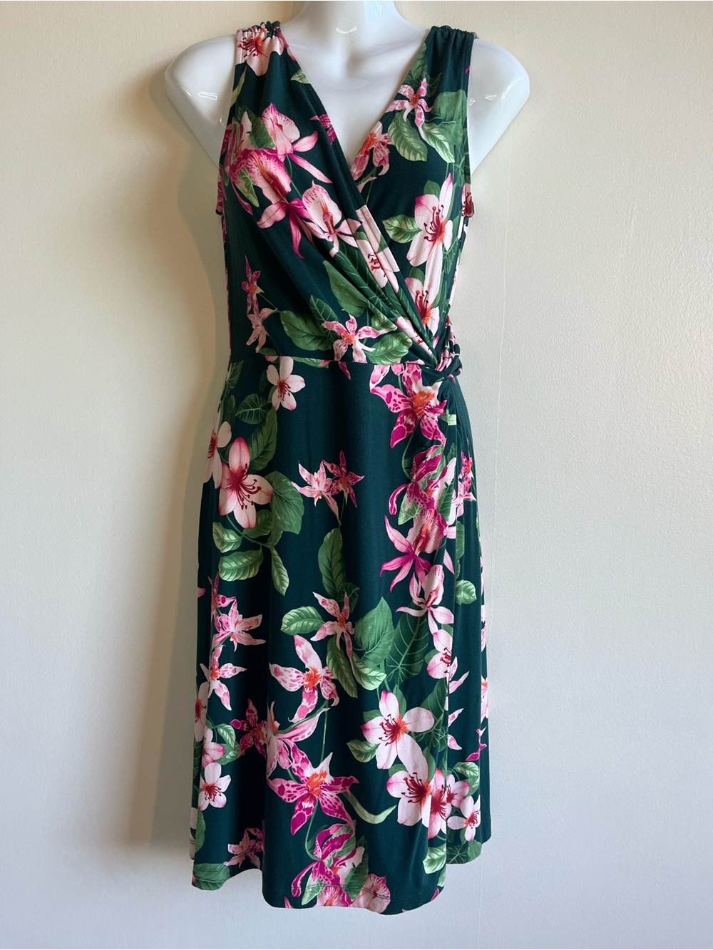 Tommy Bahama Pink & Green V Neck Floral Print Knit Small Dress Knee Length NWT